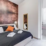 Classy 2-bdr In Termini District *