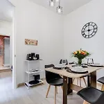 Classy 2-bdr In Termini District Apartament Rzym