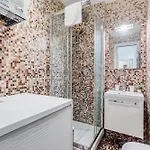 Classy 2-bdr In Termini District