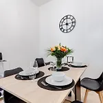 Classy 2-bdr In Termini District * Rzym