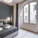 Classy 2-bdr In Termini District Apartament *
