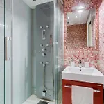 Classy 2-bdr In Termini District Rzym