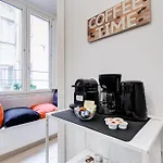 Classy 2-bdr In Termini District * Rzym