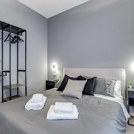 Classy 2-bdr In Termini District Apartament *