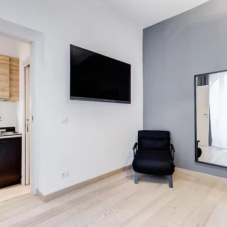 Classy 2-bdr In Termini District Apartament Rzym