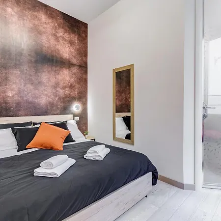 Classy 2-bdr In Termini District *