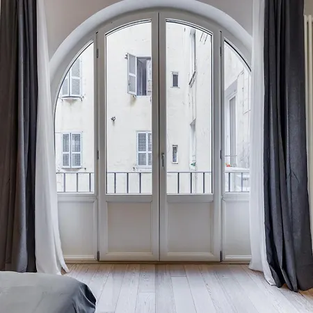 Classy 2-bdr In Termini District *