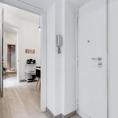 Classy 2-bdr In Termini District *