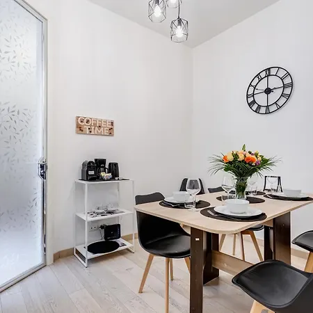 Classy 2-bdr In Termini District * Rome