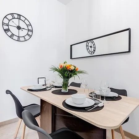 Classy 2-bdr In Termini District * روما