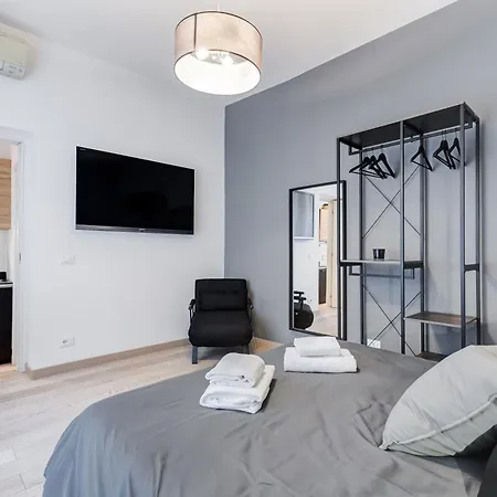 Classy 2-bdr In Termini District Appartement