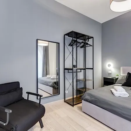 Classy 2-bdr In Termini District Appartement