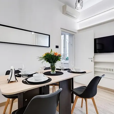 Classy 2-bdr In Termini District