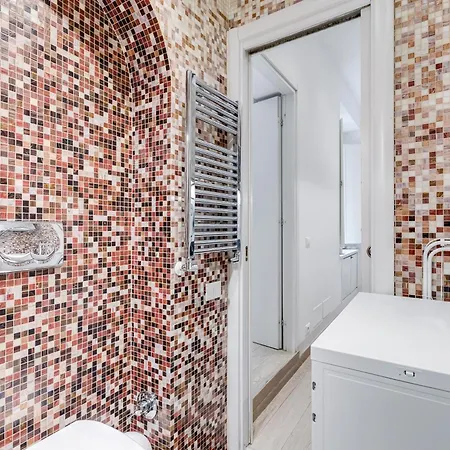 Classy 2-bdr In Termini District Apartman