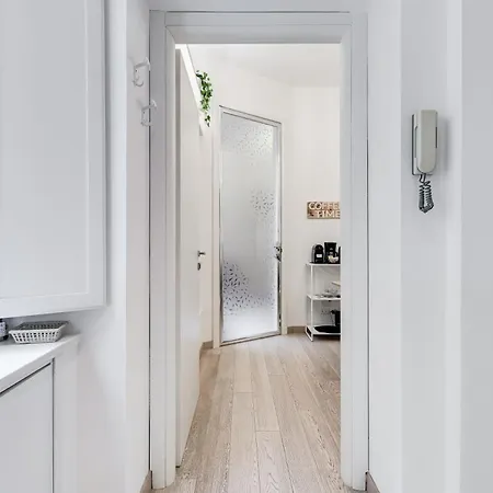 Classy 2-bdr In Termini District Apartman *