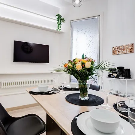 Classy 2-bdr In Termini District *