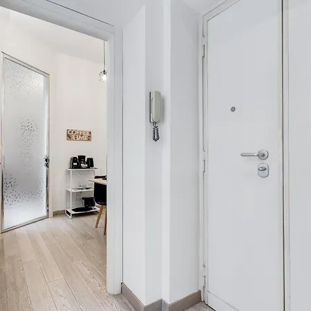 Classy 2-bdr In Termini District *