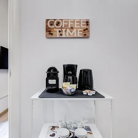 Classy 2-bdr In Termini District