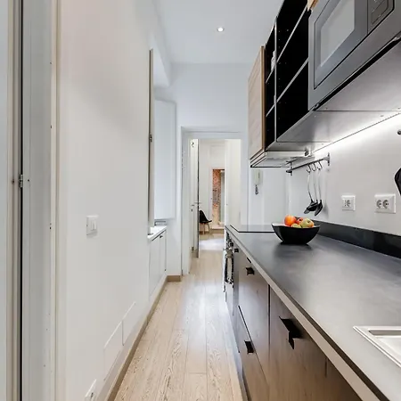 Classy 2-bdr In Termini District *