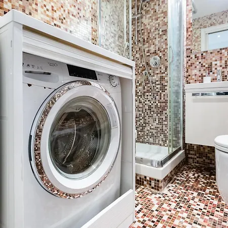 Classy 2-bdr In Termini District