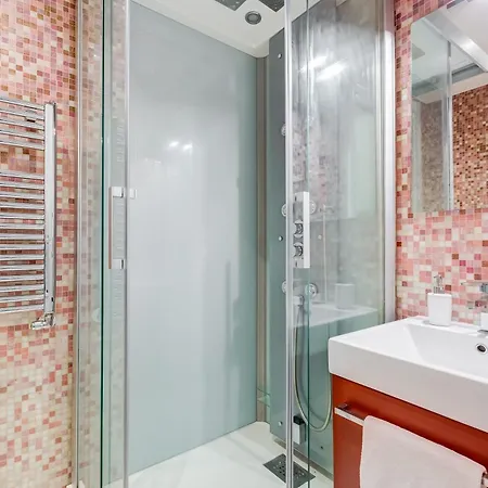 Classy 2-bdr In Termini District Rom