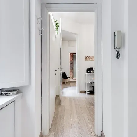 Lejlighed Classy 2-bdr In Termini District Rom