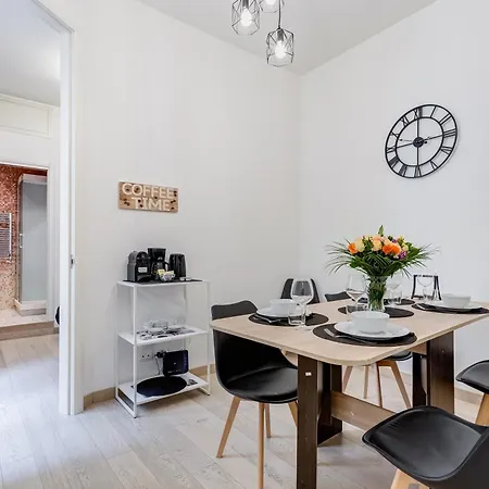 Classy 2-bdr In Termini District Lejlighed Rom