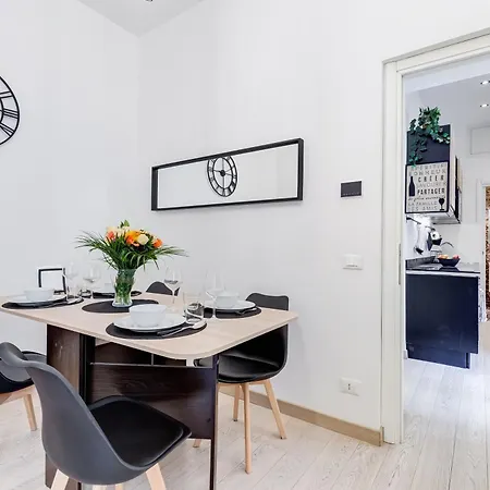 Classy 2-bdr In Termini District Rom