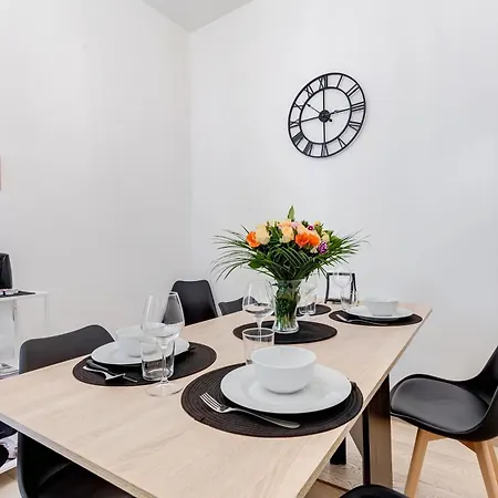 Classy 2-bdr In Termini District * Rom