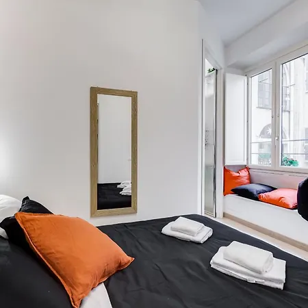 Classy 2-bdr In Termini District Rom